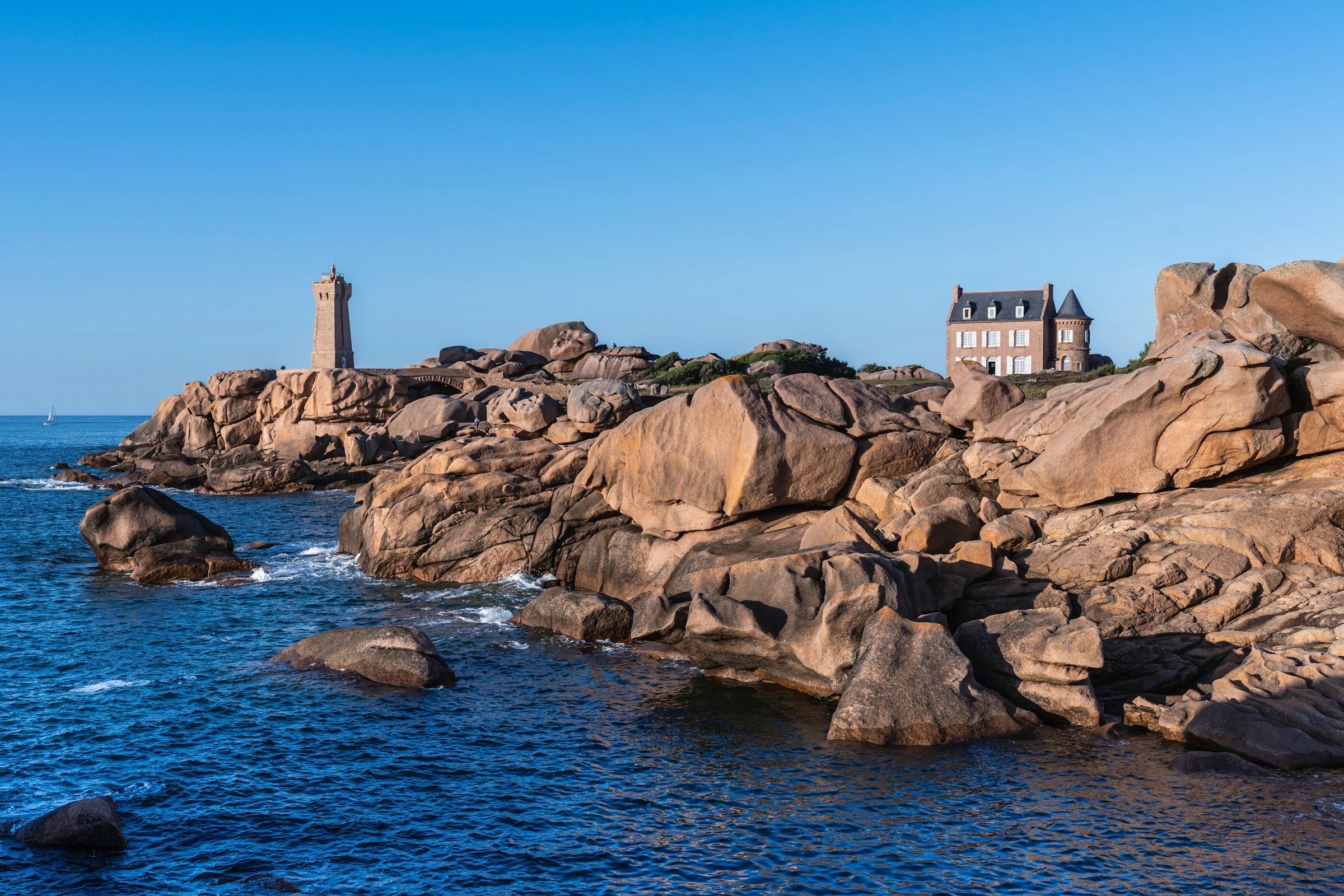 Côte de Granit Rose, phare de Ploumanac’h — panorama breton avec chauffeur