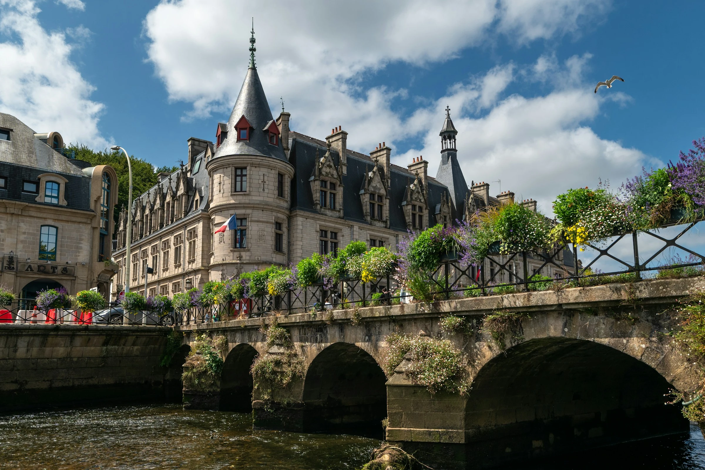 Quimper, centre-ville et pont fleuri — excursion culturelle avec chauffeur MJ Prestige